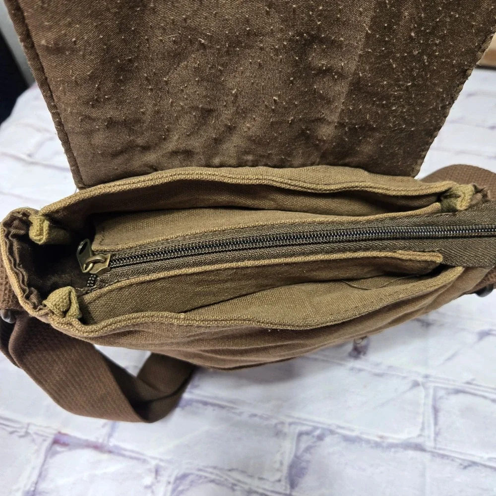 Unbranded canvas messenger